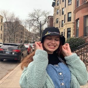 Meet your Posher, Victoria